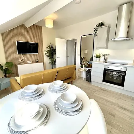 Stunning Beachside Luxury Porthcawl 1 Bedroom Apt, Parking, Prime Location Exterior photo
