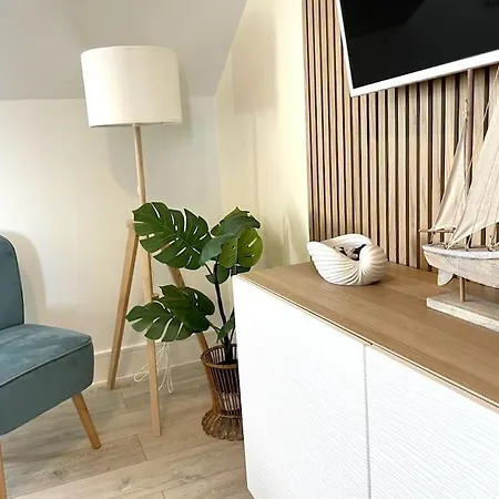 Stunning Beachside Luxury Porthcawl 1 Bedroom Apt, Parking, Prime Location Exterior photo