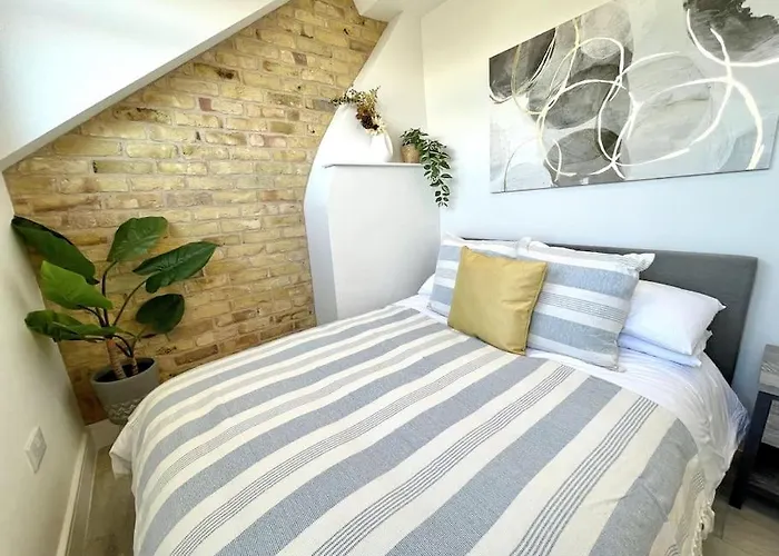 Stunning Beachside Luxury Porthcawl 1 Bedroom Apt, Parking, Prime Location