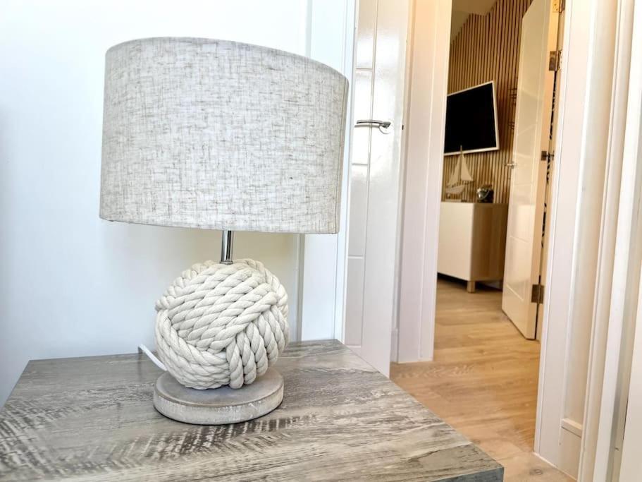 Stunning Beachside Luxury 1 Bedroom Apt, Parking, Prime Location Porthcawl