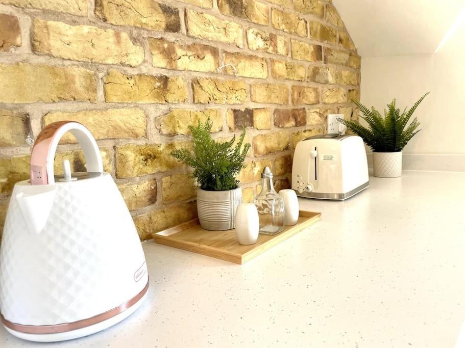 Stunning Beachside Luxury 1 Bedroom Apt, Parking, Prime Location Porthcawl