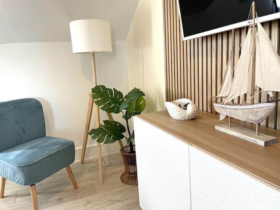 Stunning Beachside Luxury 1 Bedroom Apt, Parking, Prime Location Apartment Porthcawl